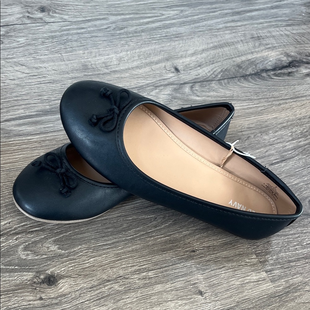 Old Navy Black Ballet Flats